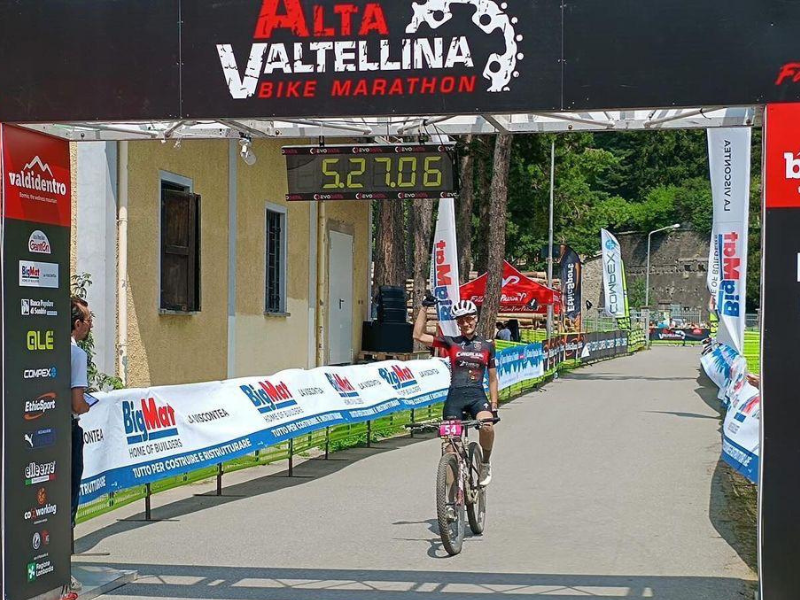 Team Cingolani Specialized - Argento per Debora Piana all' Alta Valtellina Bike Marathon 2024. Su strada Argento per Jacopo Piaggesi (strada - ES2M) a Montelabbate 